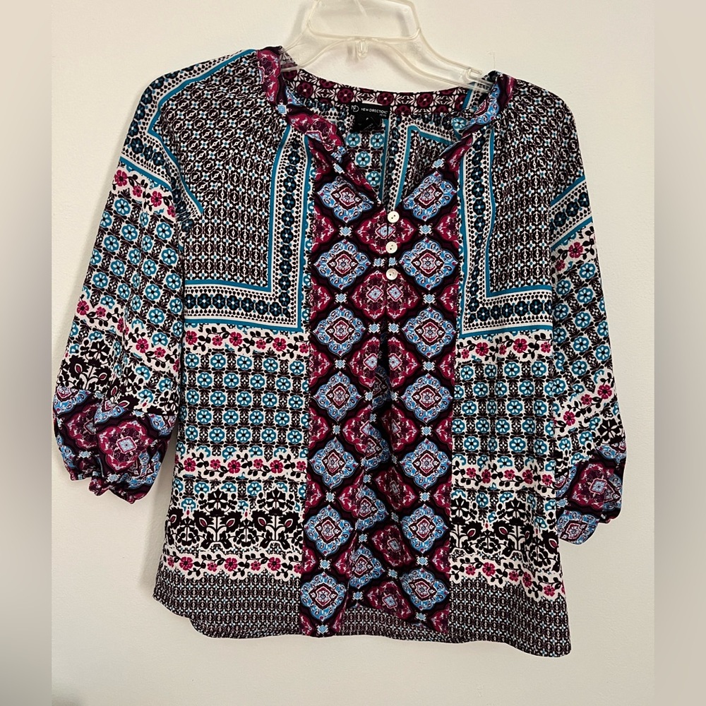 New Directions blouse.  Size: PS. Color: Black, white, blue and burgundy